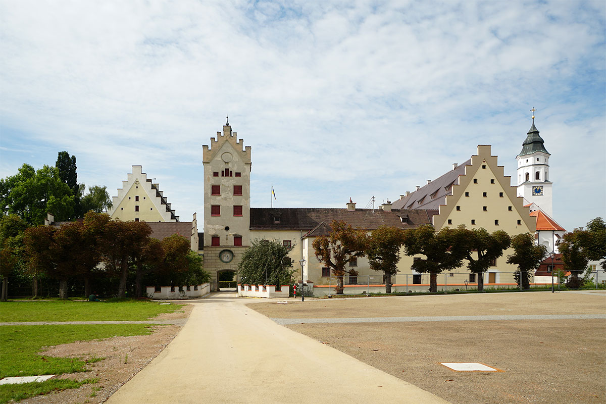Blick auf Langschloss und Kanzleibau