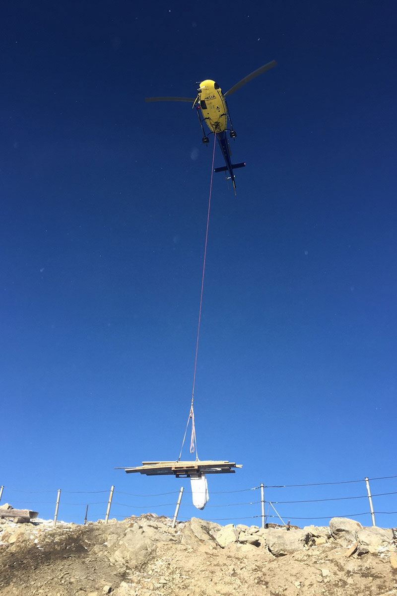 Baustellentransport mit Helikopter